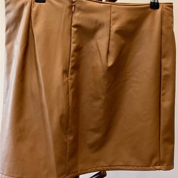 REWASH BRAND-Vegan Leather Mini Skirt-Juniors Large. - Picture 2 of 4